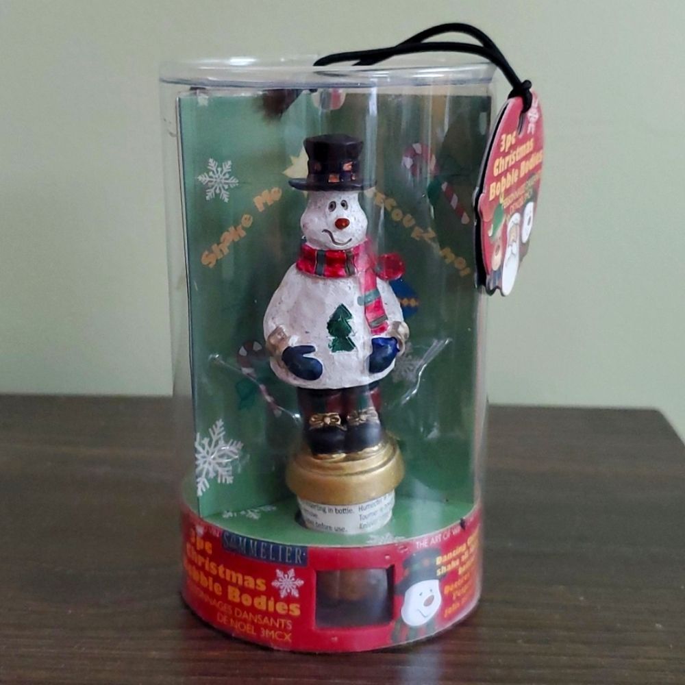 Cutest Holiday Christmas 3 pc bobble bottle wine stoppers.  Great gift 🎁!